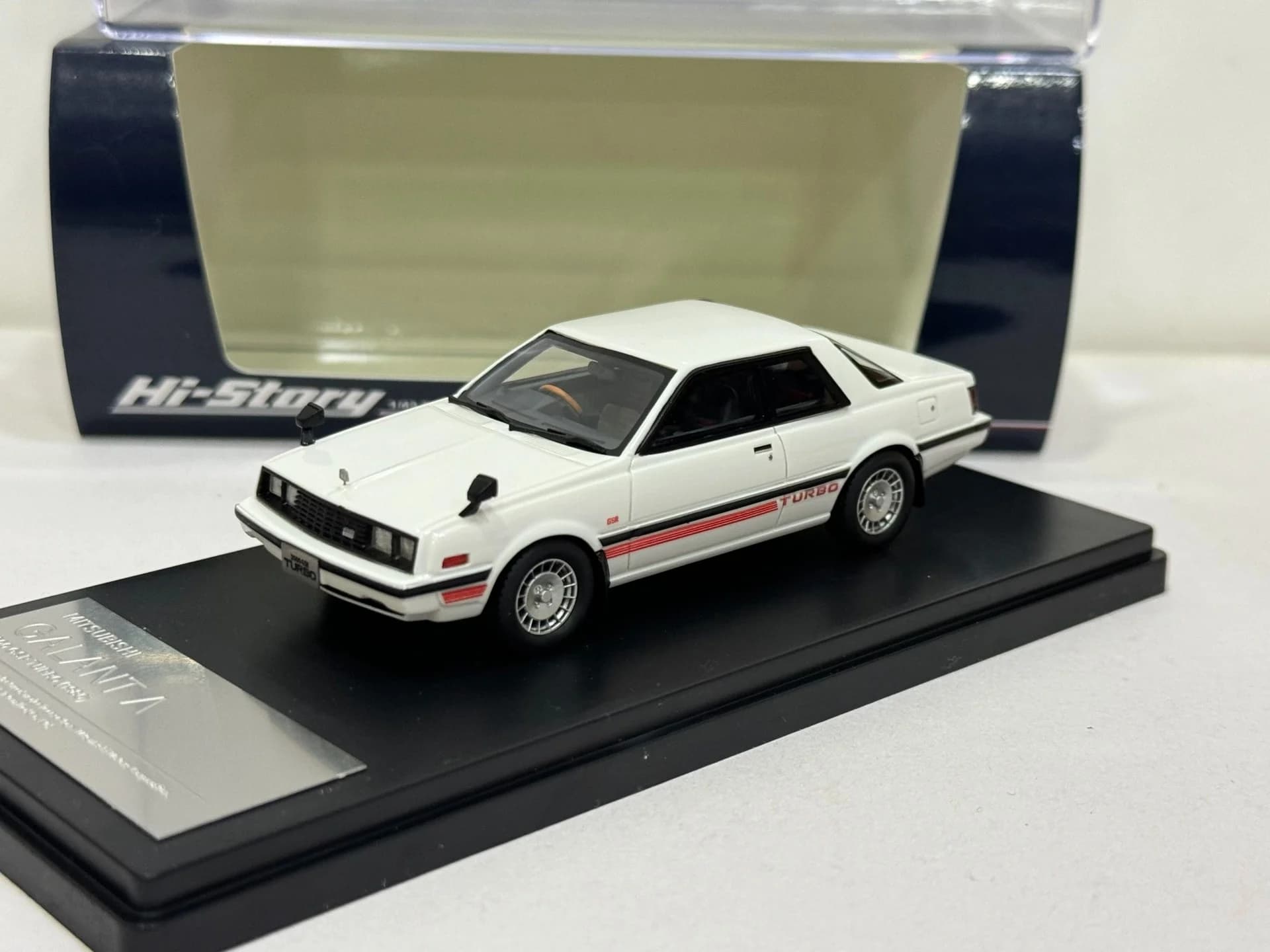 Modellino Auto in Resina Mitsubishi Galant Scala 1/43 con Effetto Esplosione sulle Finestrine