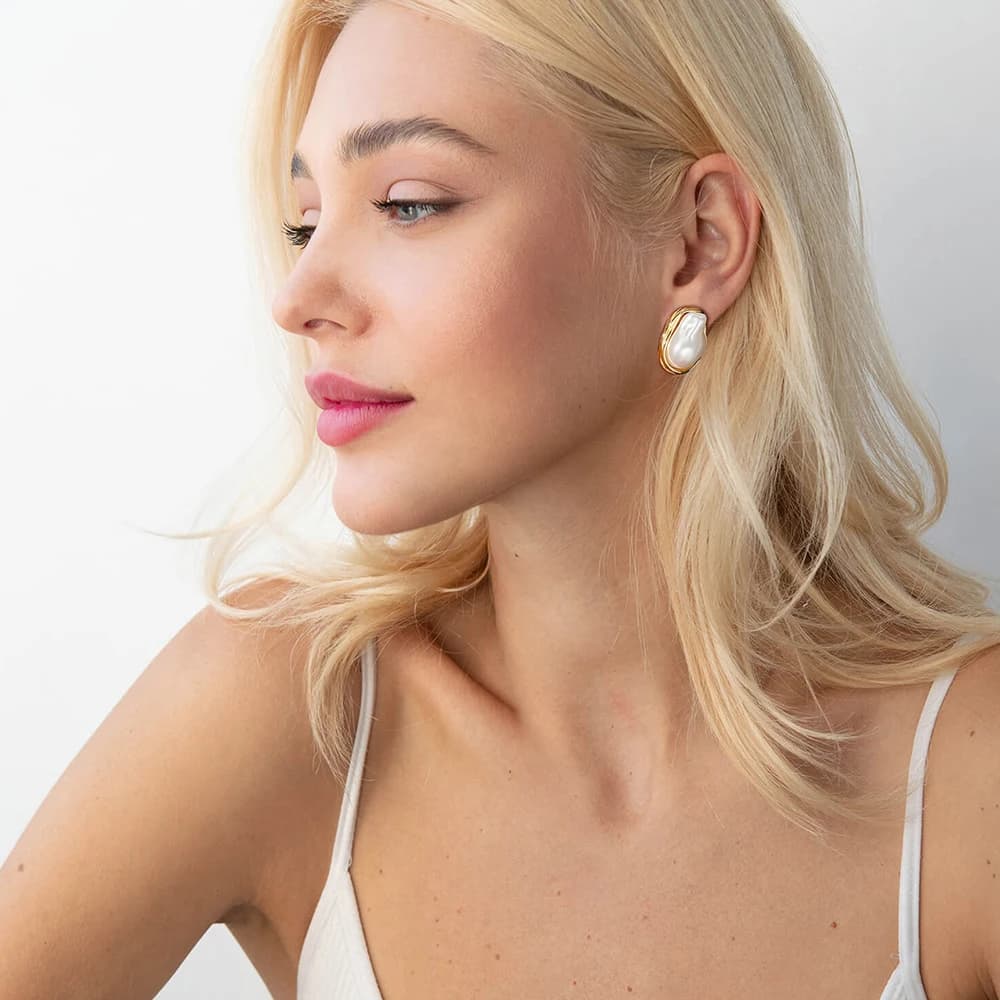 Orecchini a Perno di Lusso con Colori Contrastanti per Donne, Placcati in Oro con Smalto Bianco, Gioielli Trendy per Feste