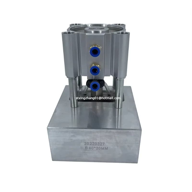 Punching machine for holes with handle for compressed air paper bags of 80x20 mm