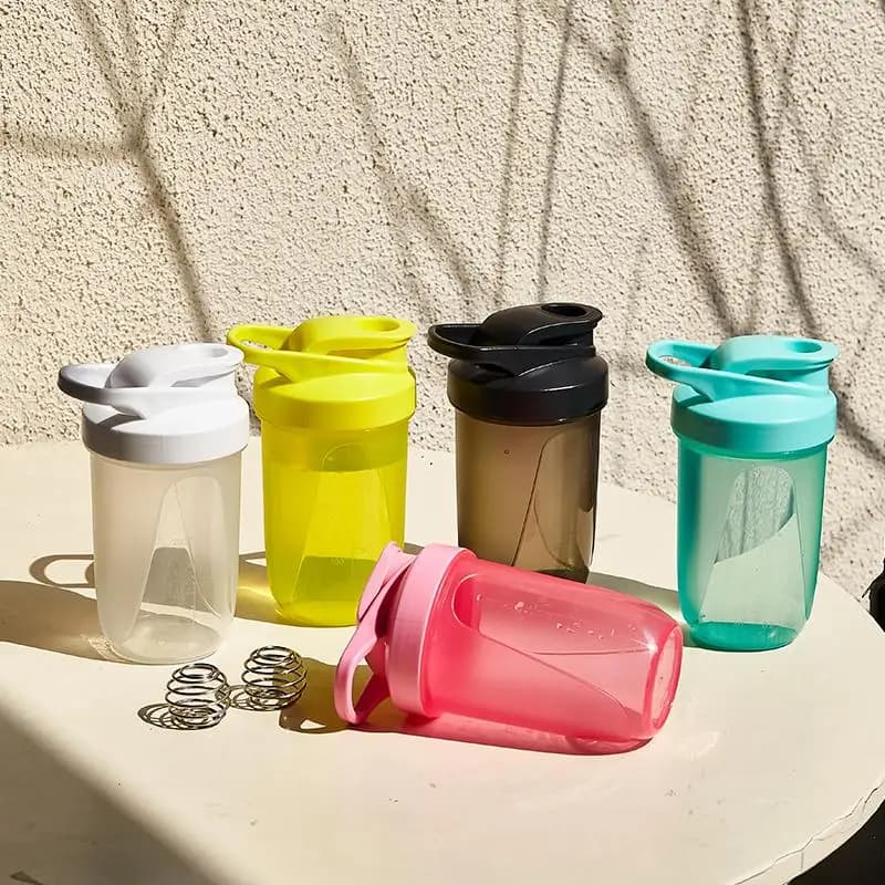 Fitness Protein Powder Shaker Cup Outdoor Portable Sport Water Bottle Women's Style 300ml Plastic Cup with Lid And Handle