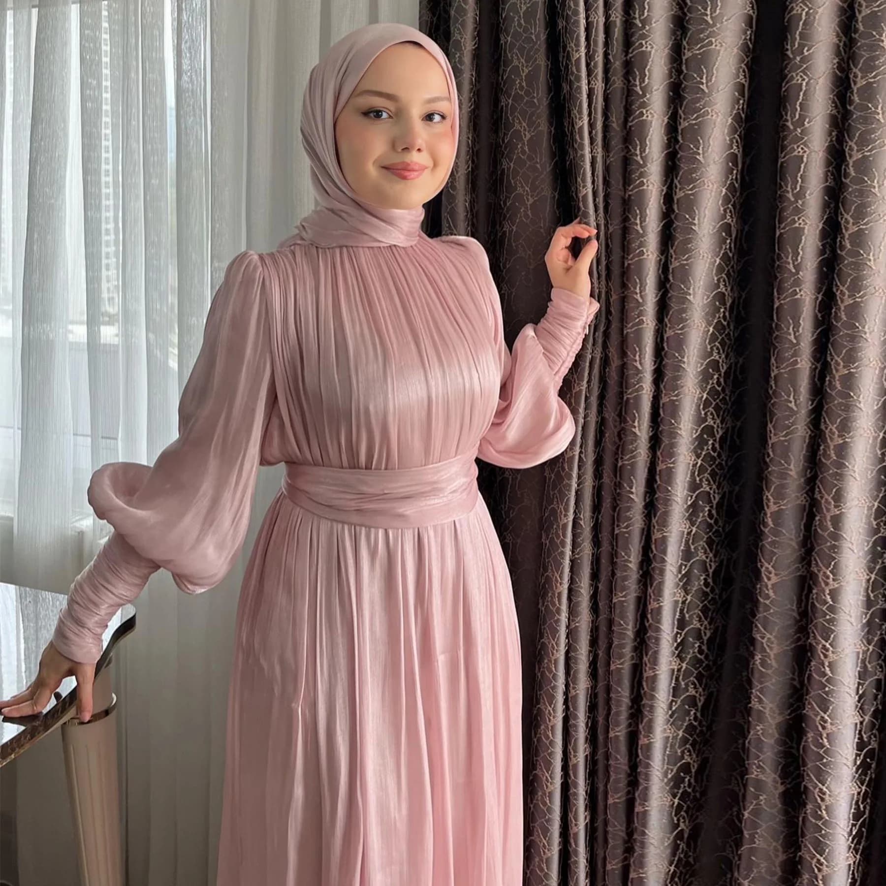 2026 All'ingrosso Dubai Abaya Raso di lusso Elegante Abaya Donna Abito musulmano Abiti modesti lucidi per l'estate