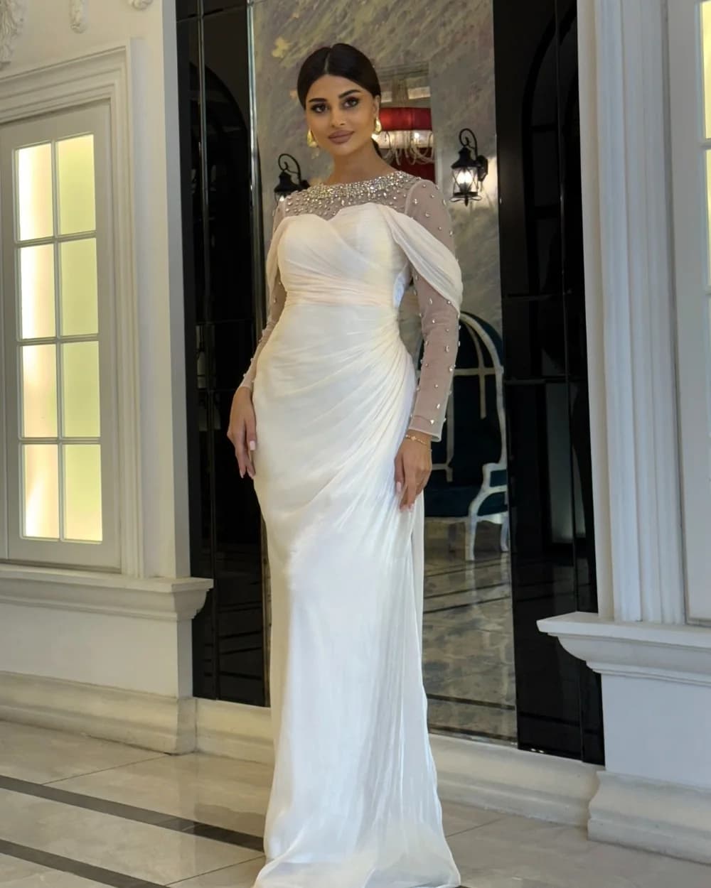 Abiti lunghi personalizzati con scollo rotondo dritto con strass drappeggiati in chiffon abbinato intricato Abiti da cerimonia su misura formali
