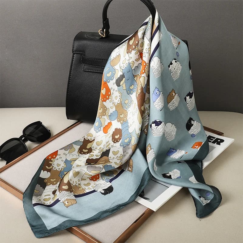 Scialle di seta di lusso Sciarpa quadrata di gatto grasso per le donne Hijab in raso Moda Avvolge Fazzoletto da collo Fasce per capelli femminili Fascia per capelli Bandana