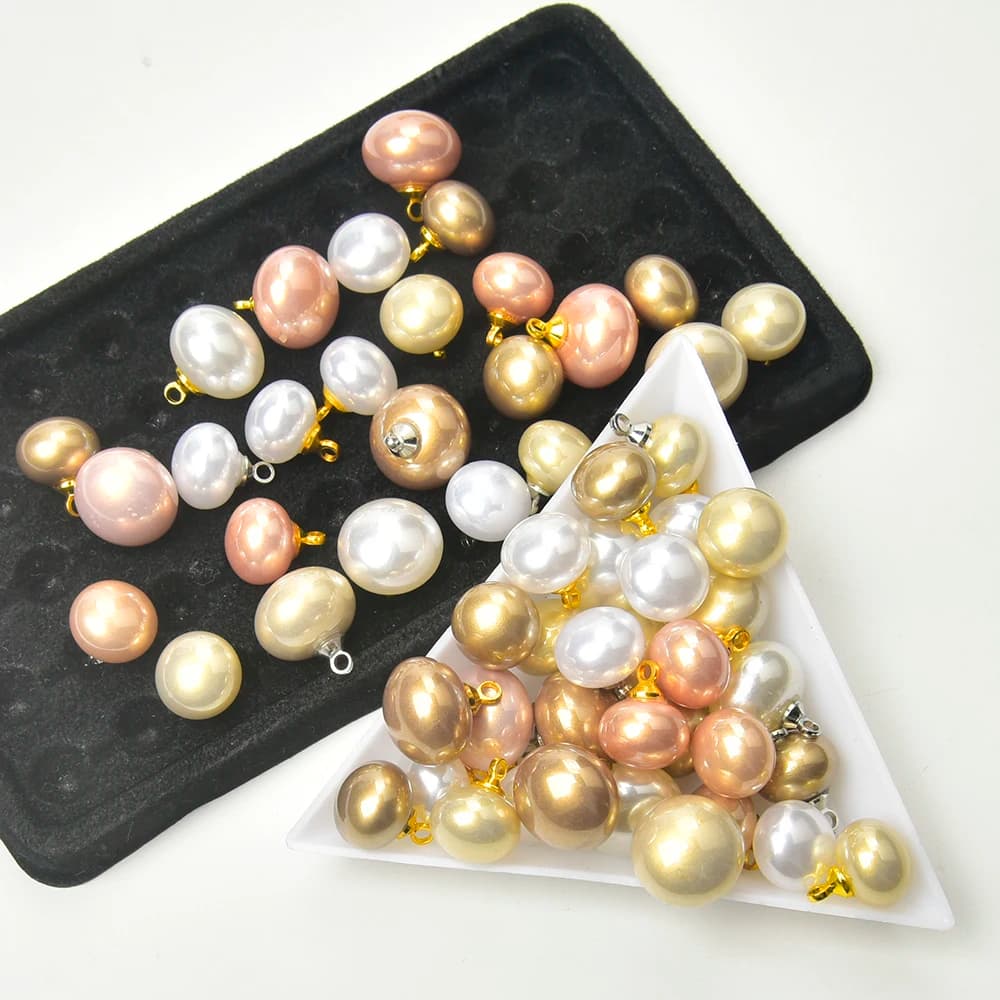 Applique in rilievo con perle da 10-12 mm con base a gancio K bianco dorato Bottone per abbigliamento con perline Accessorio per gioielli per la decorazione di borse