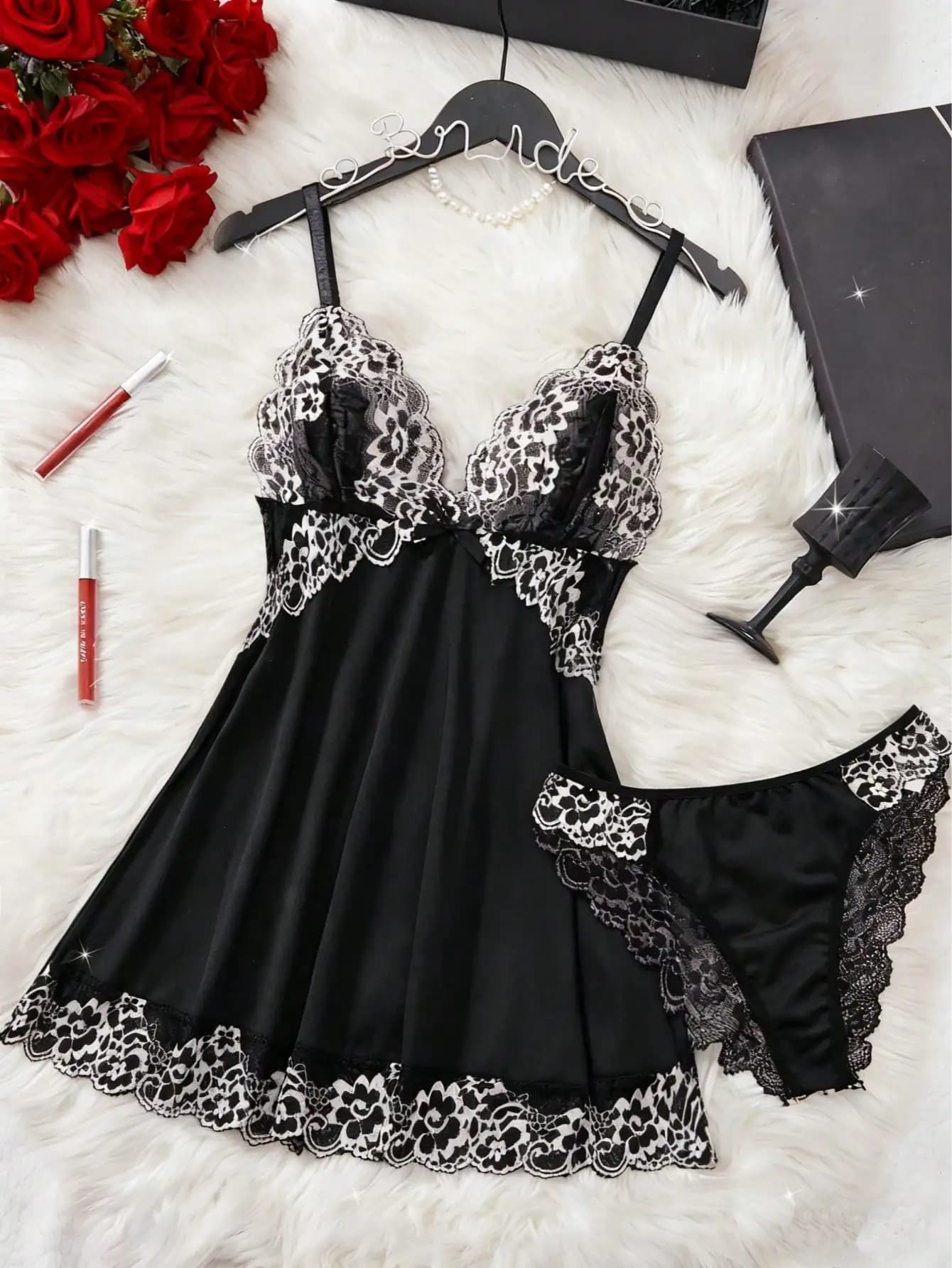 Set di biancheria da notte con finiture in pizzo floreale nero - Camicia da notte con scollo a V e slip abbinati