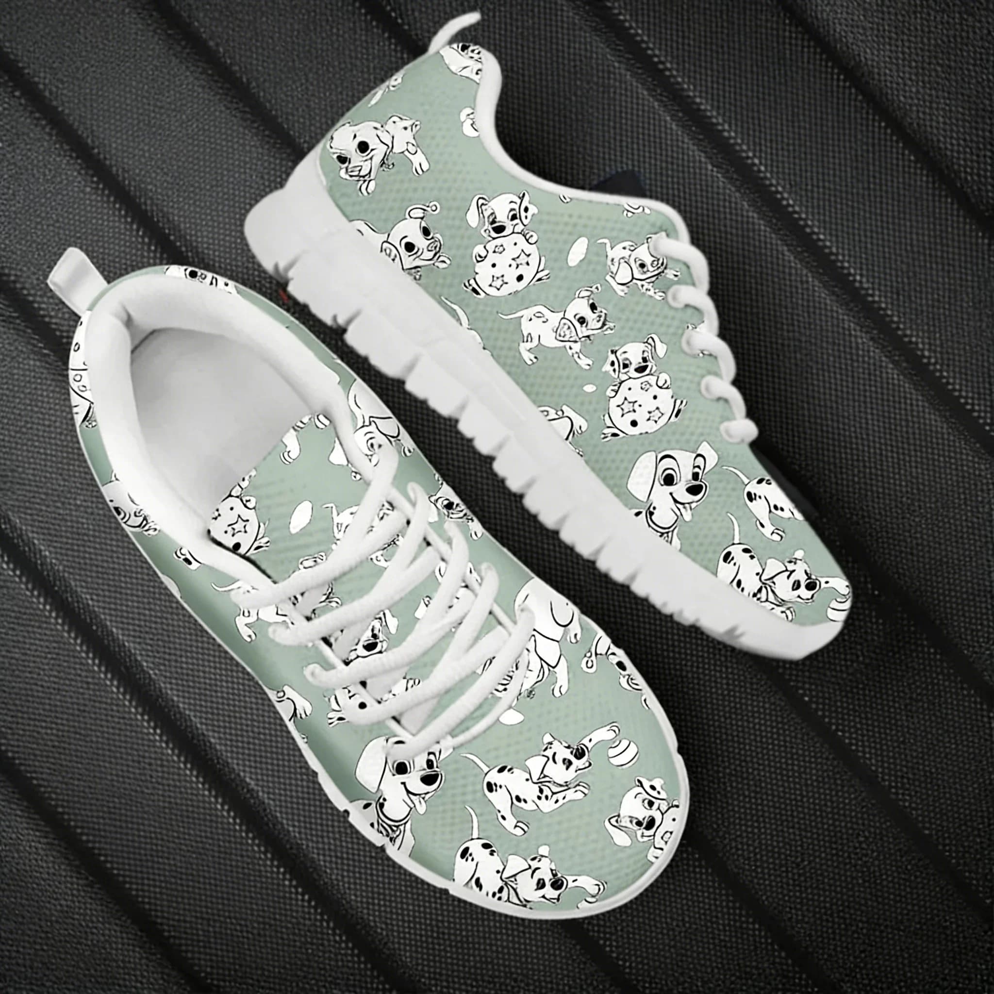 Scarpe da ginnastica casual da donna con motivo simpatico cane dalmata, in rete traspirante, per ragazze, nere e bianche, scarpe da corsa da donna