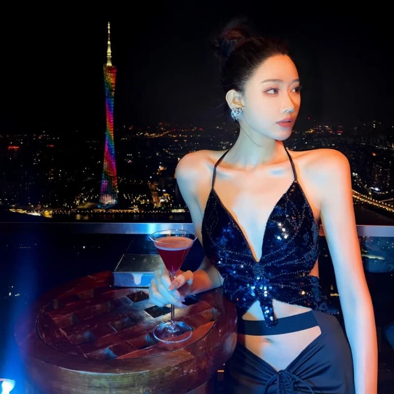 Nuovo Bikini 2025 per Nightclub, Top con Paillettes Luminose e Slip in Denim, Costume da Bagno Sexy per Ragazze