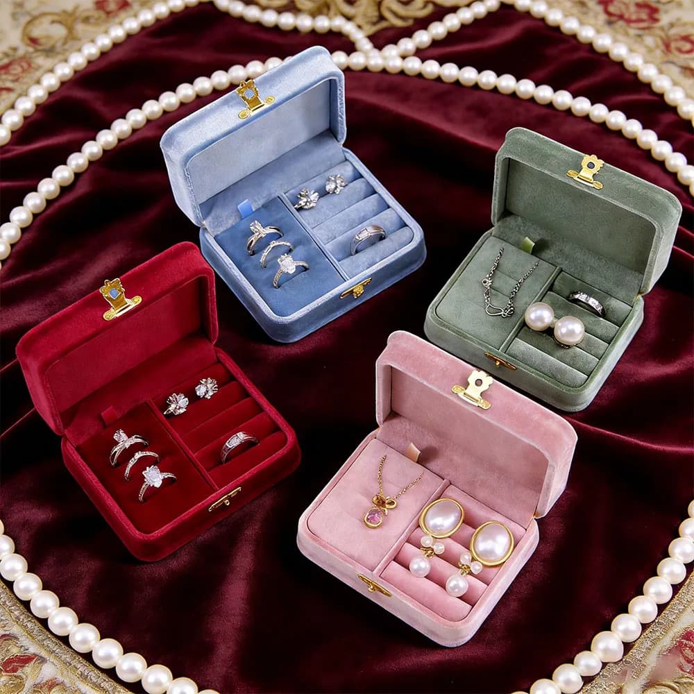 Personalized velvet jewelry box,equipped with waist snap,store vintage rings&earrings.Customizable name travel gift for friend