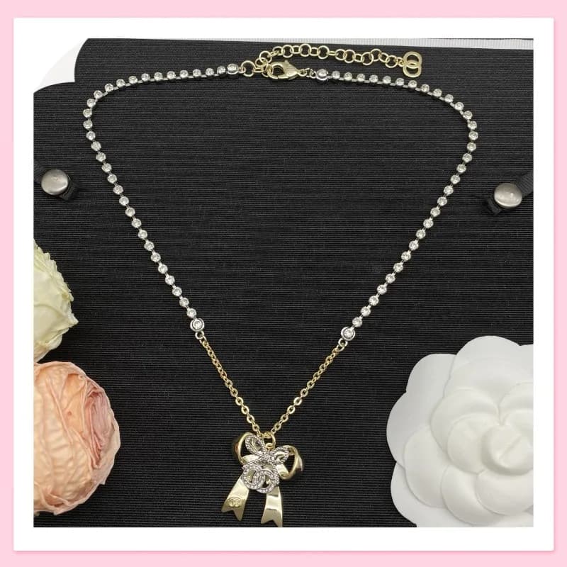 Collana con due lettere, da donna, lusso discreto, di alta gamma, personalizzata, con ago in argento, design raffinato