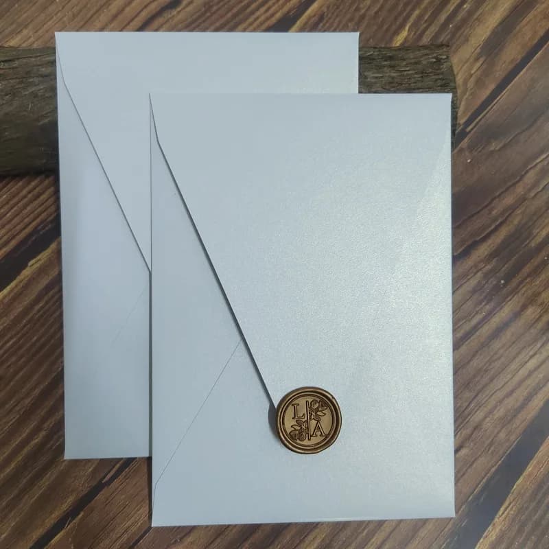 Busta per invito verticale elegante 50X adatta per carte da 5x7 pollici Carta iridescente e carta opaca Colore personalizzato e sigilli di cera