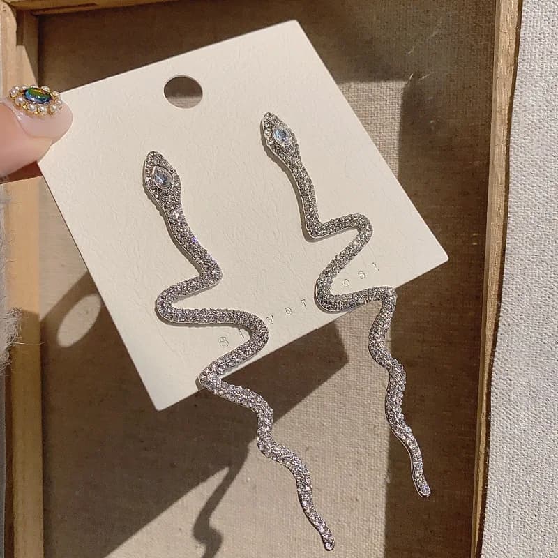 Nuovi orecchini lunghi animali esagerati in cristallo Orecchini pendenti con serpente color argento moda per gioielli da festa sexy da donna