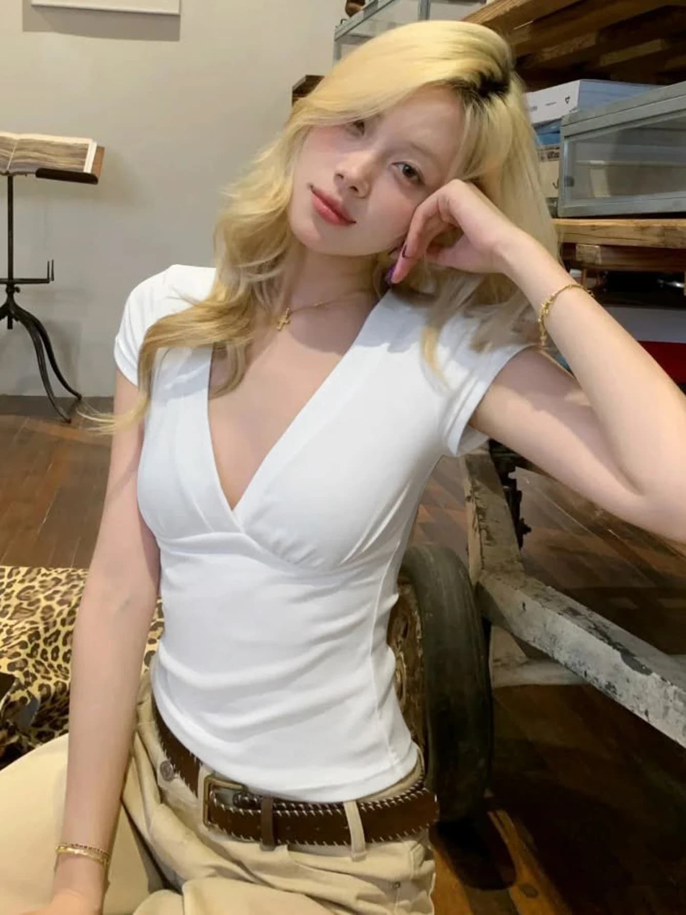 Women Short Sleeve T-shirt V Neck Short Sleeve Y2K Street Slim Solid Fabric Summer Street Party Vacation