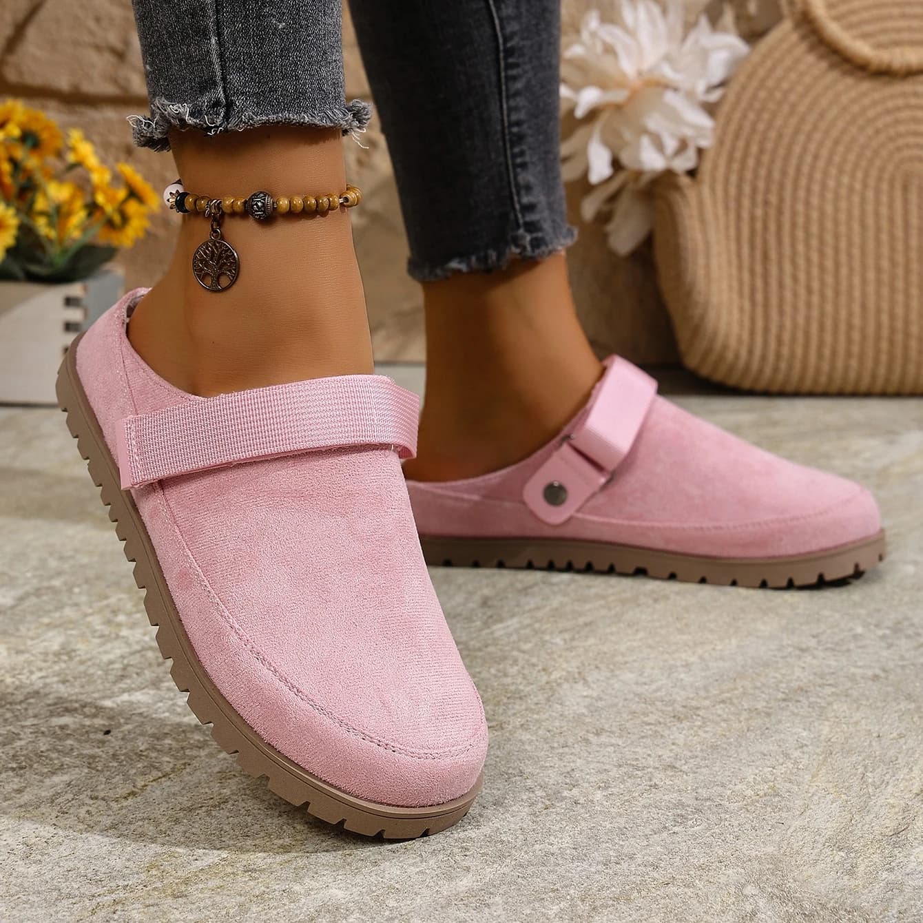 Women Flat Slippers 2025 New Closed Toe Slides Women Outdoor Flat Sandals Casual Clogs Slippers Summer Cork Platform Shoes Women