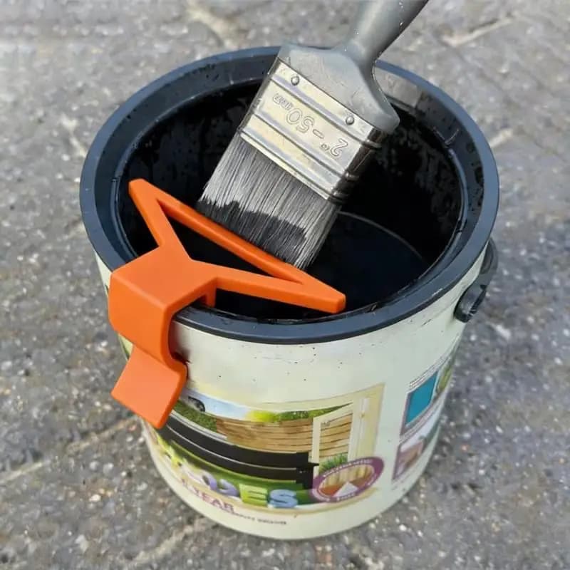 1 piece of universal paint brush cleaner – Clip scraper, anti-drop, multi-measure, tool kit to keep the surface clean