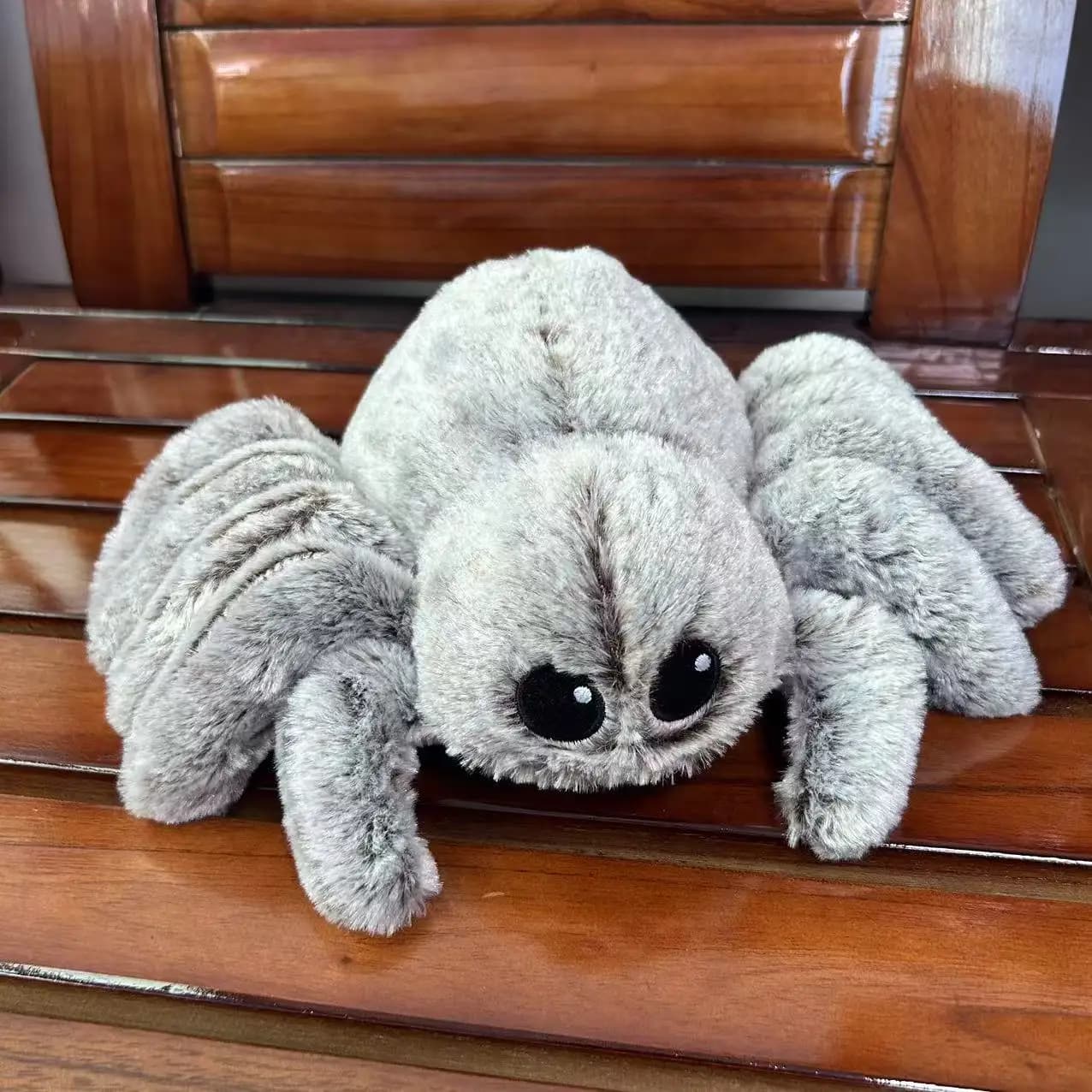 Giocattolo realistico del ragno della peluche: regalo della bambola del ragno grigio per Natale