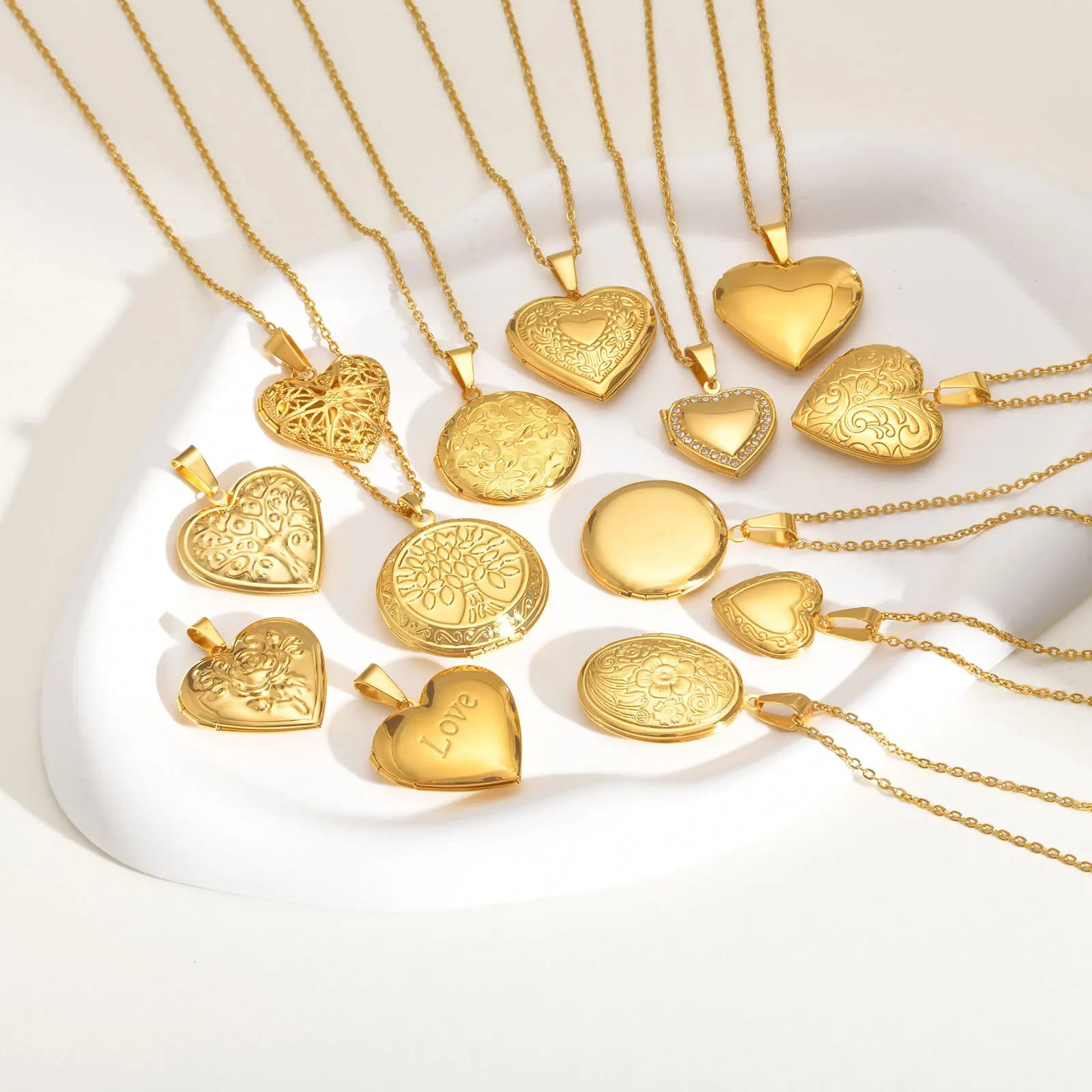 Vnox Collana con medaglione a forma di cuore in acciaio inossidabile con cornice per foto, regalo da donna dal design elegante placcato in oro