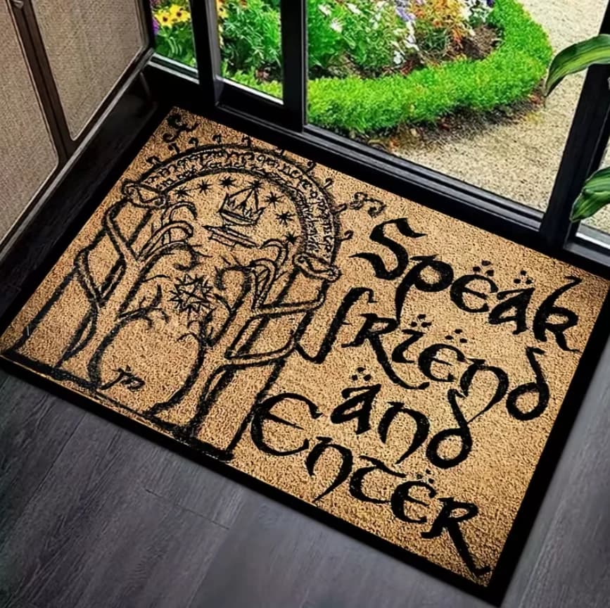 Tappeto d'ingresso lavabile antiscivolo con stampa Moria Gate in bianco e nero, ispirato a "Speak Friend and Enter", per fan di fantasy e decorazioni per la casa