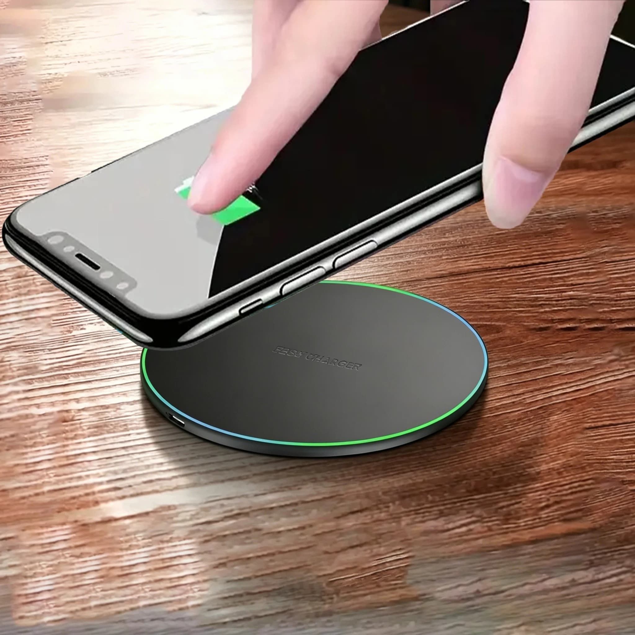 Mini round wireless charging pad，compatible with all Qi-compatible smartphones，suitable for various scenarios such as the office