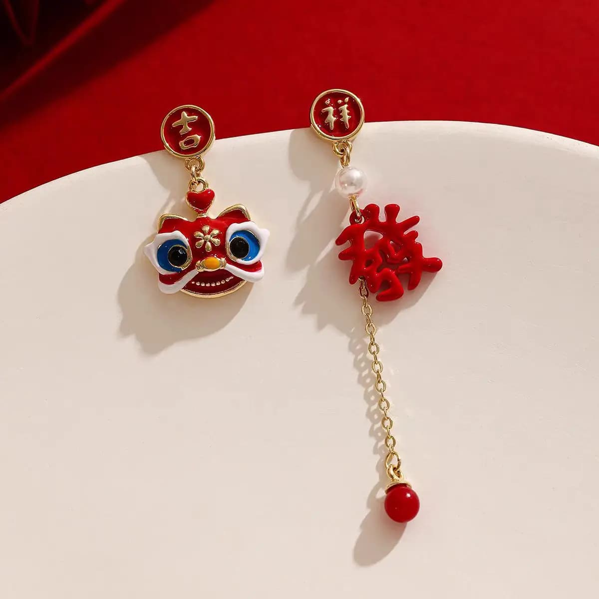 Orecchini di leone rosso di Capodanno in stile cinese per le donne Design Sense Lucky Asimmetrico lungo orecchino con nappa Gioielli festivi