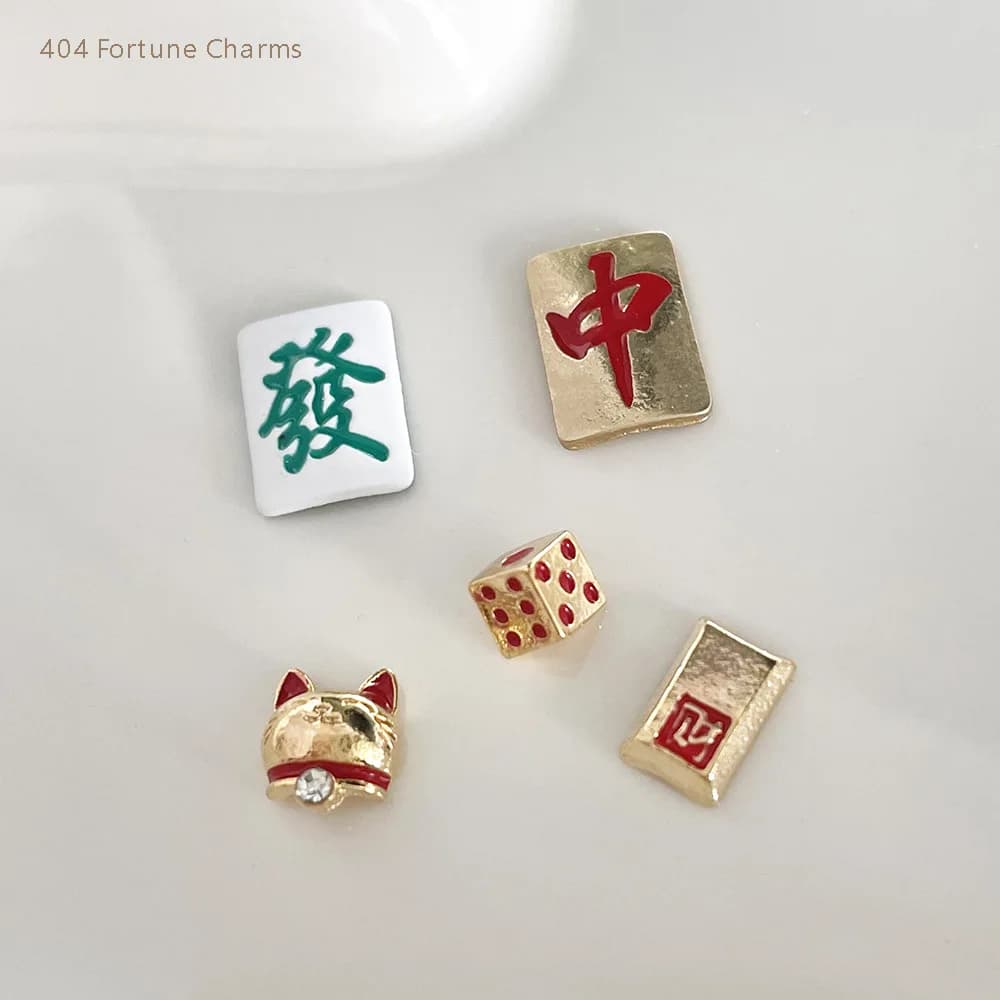 2025 Fortune Design Nail Art Charm Mahjong Piastrelle Mini Dadi a forma di lega Oro Lucky Cat Mascotte NailTips Accessori per ornamenti 404