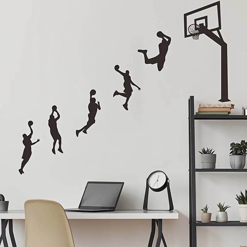 1 adesivo da parete con silhouette di un giocatore di basket che fa un dunk, adesivo decorativo per la casa in PVC autoadesivo, adatto per sale giochi, studi, armadi, soggiorni, camere da letto, sale da pranzo, bagni, ingressi, porte e finestre, e decorazioni murali, crea facilmente uno spazio caldo e divertente, un regalo creativo e premuroso per la famiglia, gli amici e i propri cari.