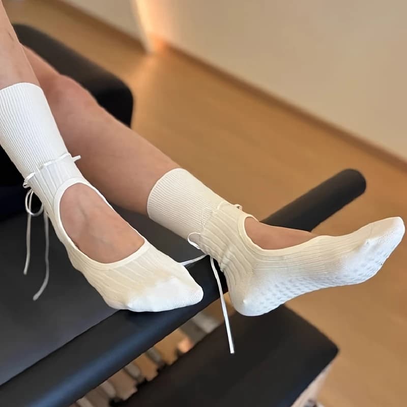 1 paio di calzini da yoga alla moda per donna, con nastri e collo aperto, in morbido cotone, antiscivolo, per pilates e fitness