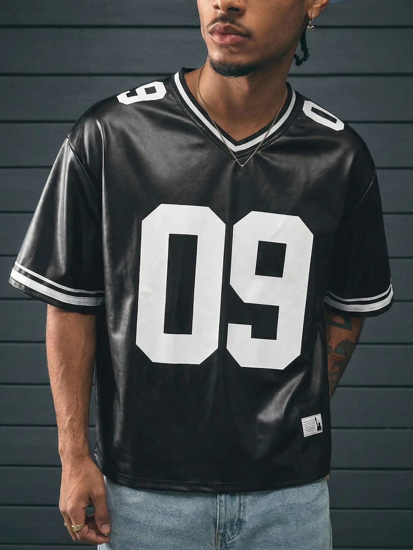 T-shirt da uomo 2026 con scollo a V e stampa digitale, traspirante, leggera, anti-sudore, confortevole per il tempo libero e lo sport