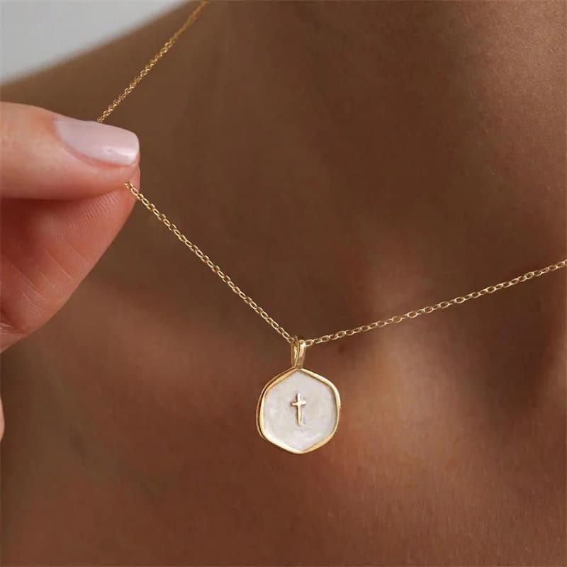 Collana con ciondolo croce geometrica alla moda personalizzata, gioielli per accessori natalizi versatili quotidiani alla moda da donna