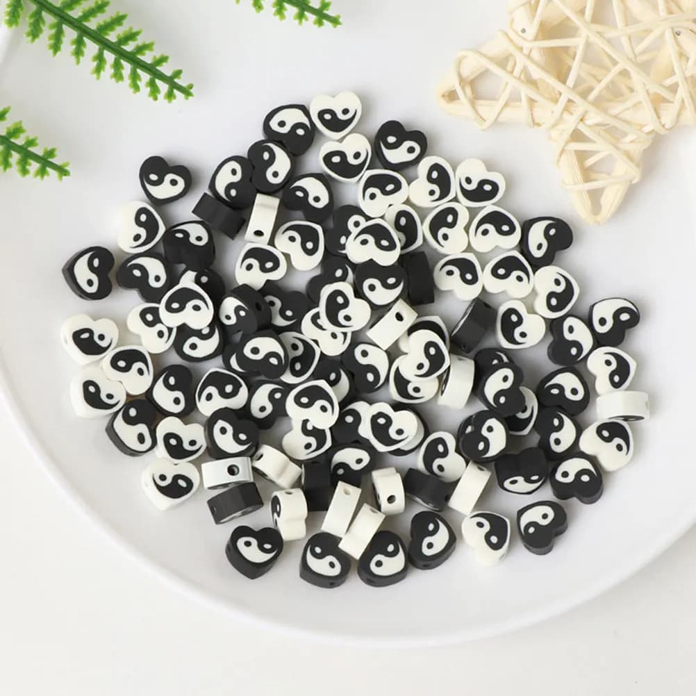 100 Pezzi Perline in Argilla Polimerica a Forma di Cuore Yin Yang Tai Chi, Forniture per Creazione di Gioielli Fai-da-Te, Perline Sciolte in Argilla per Bracciali, Collane, Orecchini