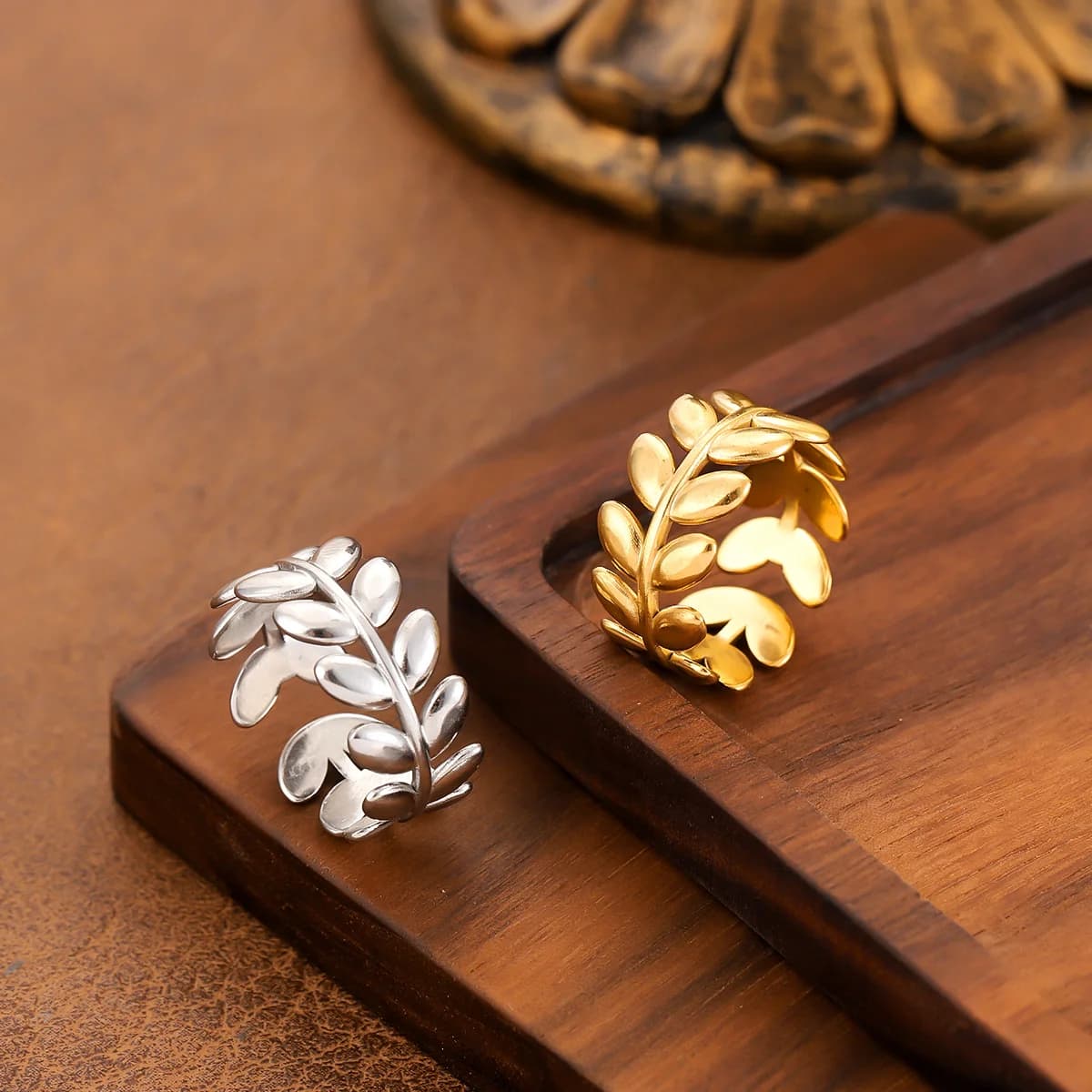 Light luxury leaves gold-plated stainless steel ring, waterproof and non-fading heavy metal, with adjustable finger ring