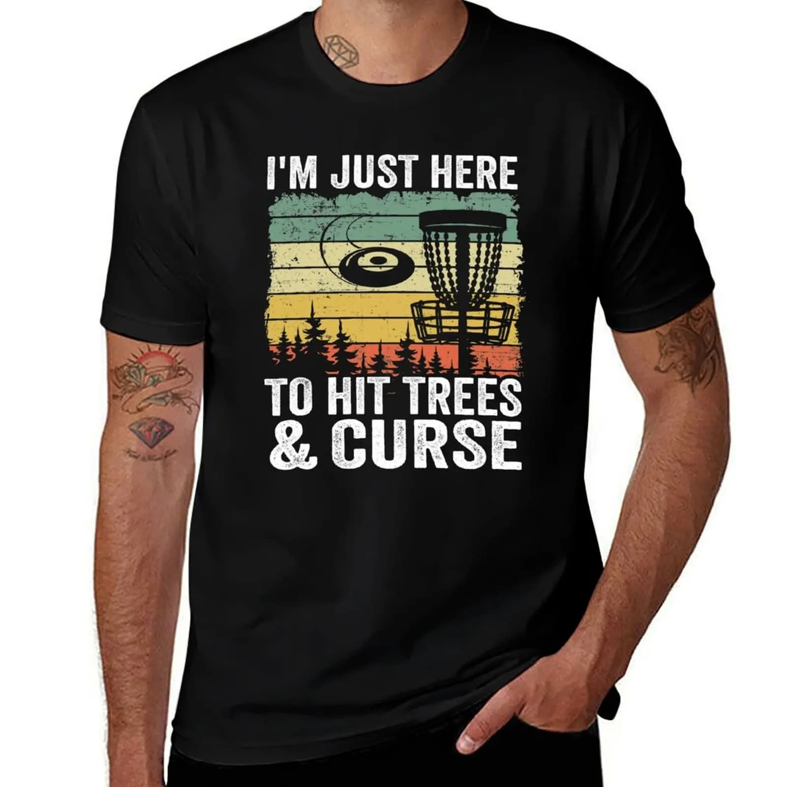 Sono solo qui per colpire gli alberi e maldirare - T-shirt divertente per il disc golf, maglietta basic semplice per la primavera e l'estate