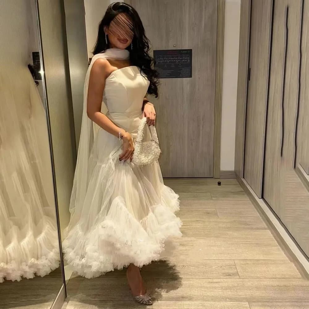 Abito da festa in tulle con corsetto trasparente personalizzato Abito da cerimonia nuziale Quinceanera con scollo a barchetta senza maniche con volant affascinante