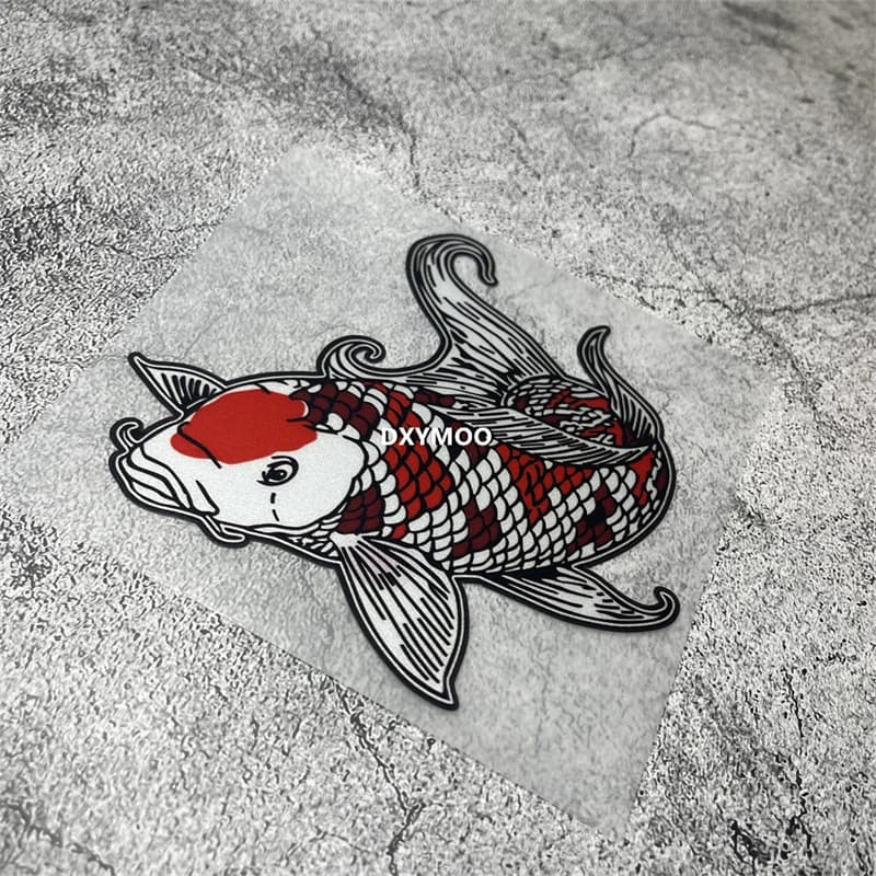 1 adesivo riflettente in vinile con pesci Koi giapponesi, impermeabile, per casco da moto, finestrino dell'auto, 13x12 cm
