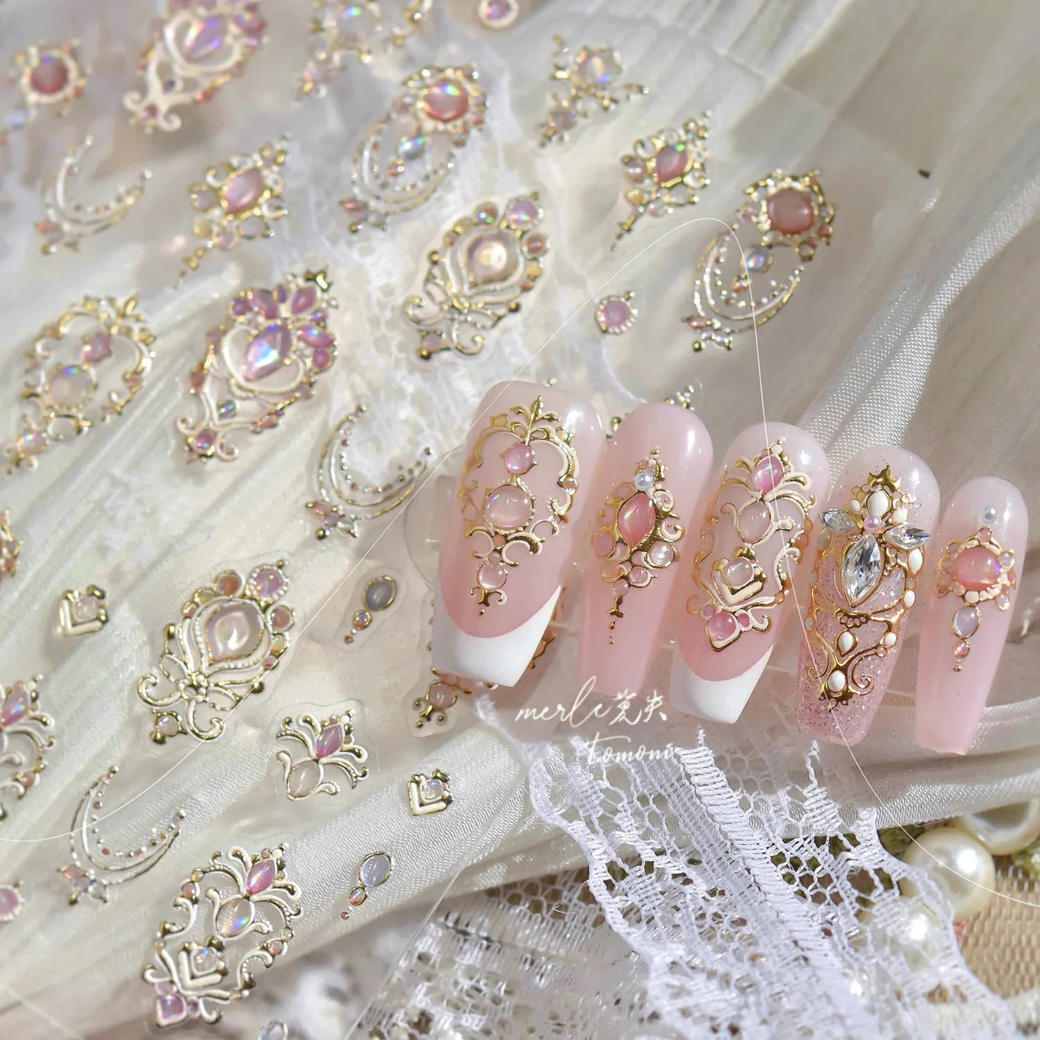 1 pcs Stickers for 5D Nails with Golden Shield Frames, Lussuosi Patterns of Jewelry and Corone, Stickers Metallic Self-adhesive for Manicure DIY