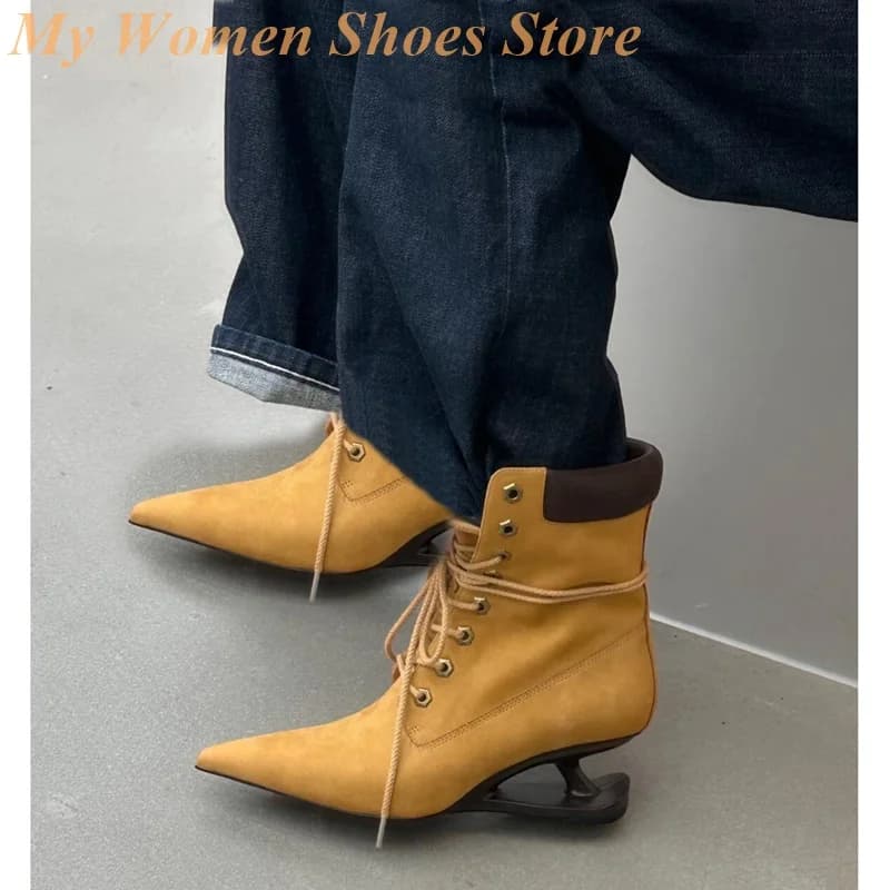 Punta a punta Stivaletti con tacco stile strano Lace Up Zipper Marrone Moda Caviglia 2025 Stivali da donna Immagine reale Vendita calda Scarpe da passerella