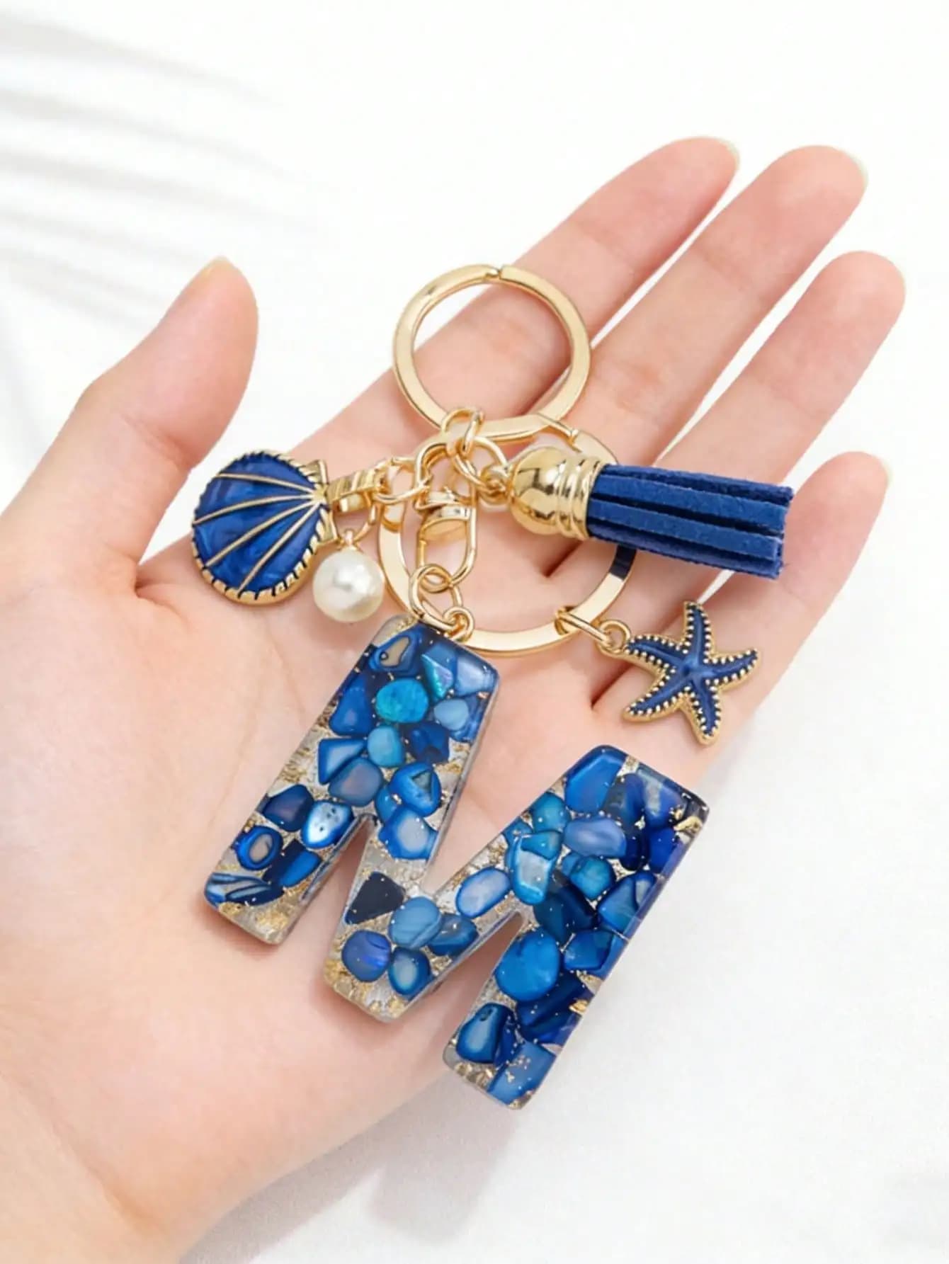 1pc Bohemian Style Nautical Theme 26 Letter Resin Keychain - Blue And Gold Letter Pendant With Starfish/Shell/Tassel Decor, Fashionable Keychain And Couple Bag/Backpack/Beach Bag Accessory, Suitable For Valentine's Day/Birthday/Party Gifts