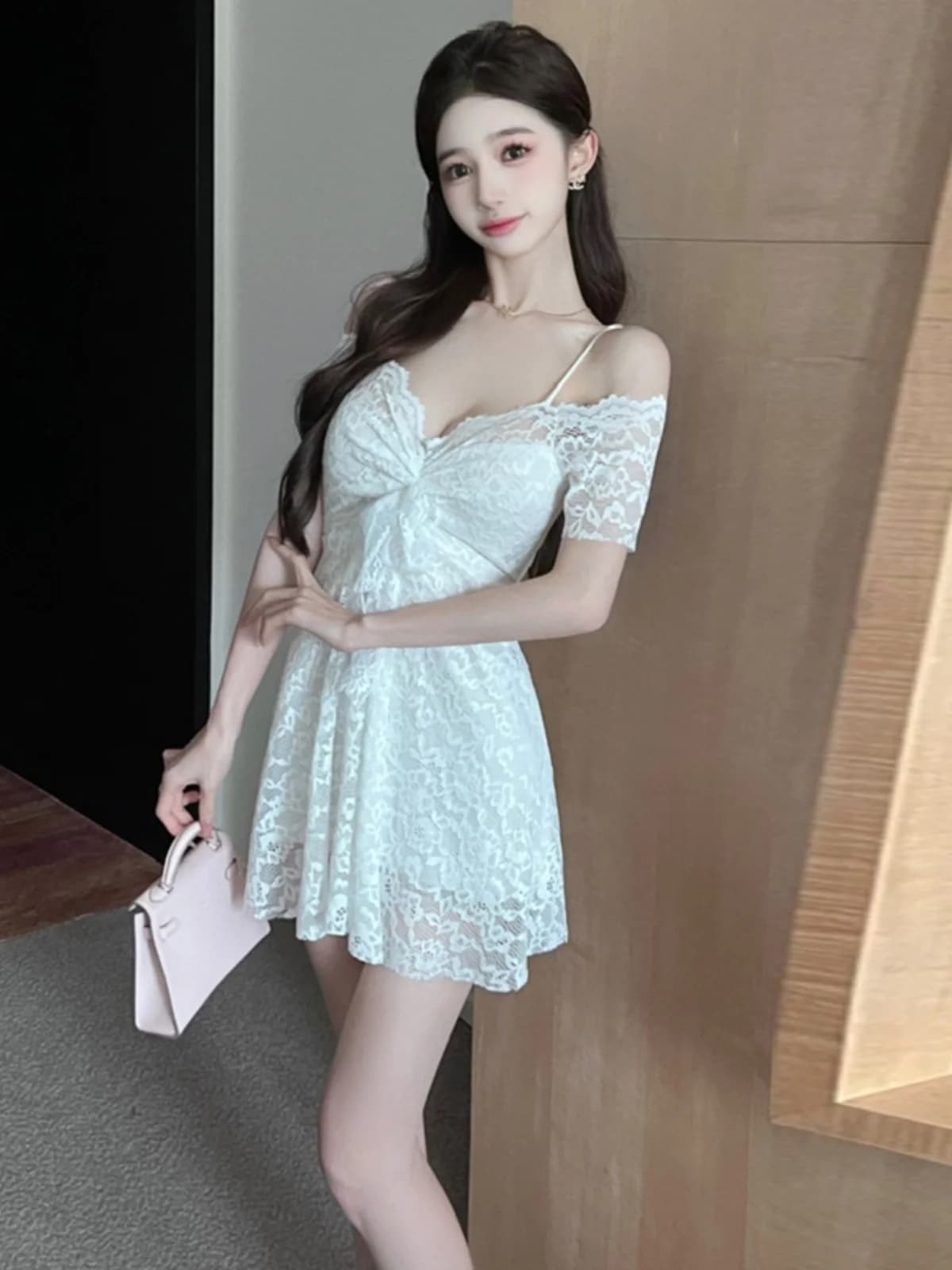 Sexy Lace Trim Short Sleeve Dress V-Neck Slip-On Party Gown for Women Summer Fashion Elegant Lady Style Polyester Material
