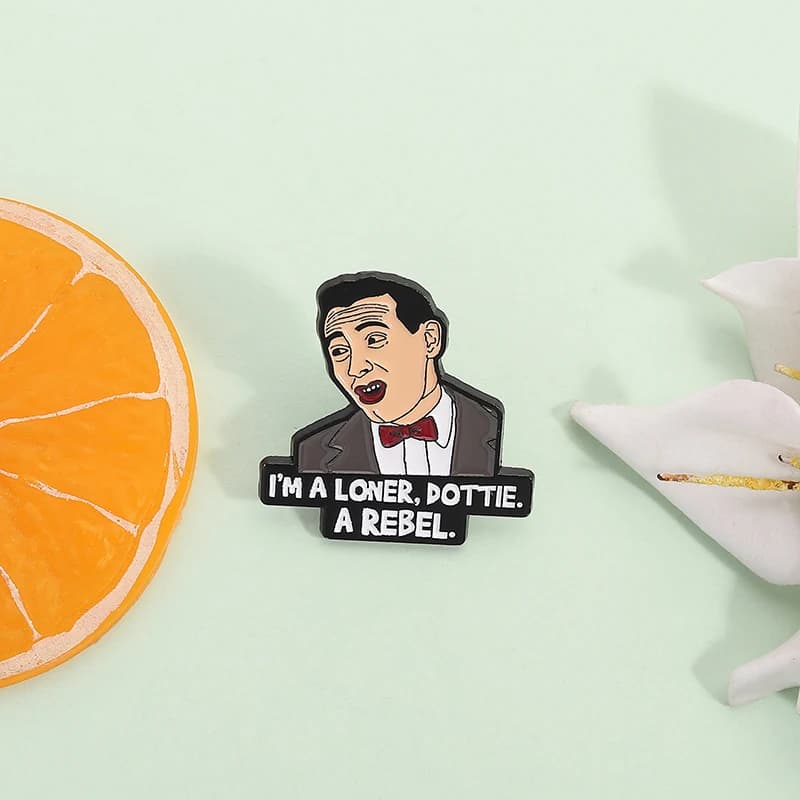 Spilla in smalto del film comico Peewee Herman, con i personaggi I'm a Loner, Dottie, A Rebel, personaggi manga, distintivo da bavero per zaino, gioiello, regalo per i fan