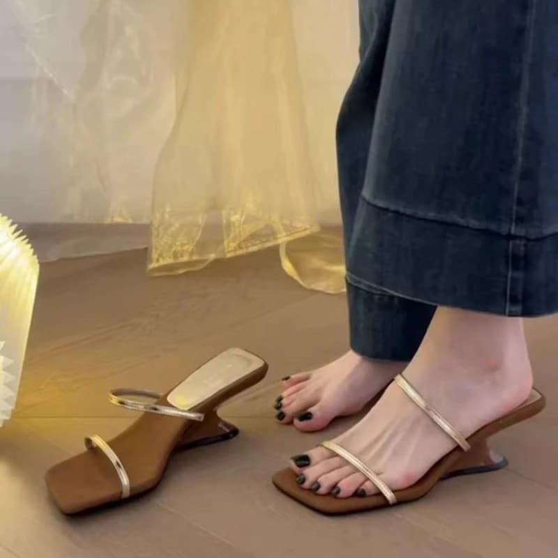 Nuovi Sandali Estivi da Donna con Tacco a Zeppa, Design di Nicchia, Punta Quadrata Aperta, Eleganti e alla Moda, Tacco Alto 2026