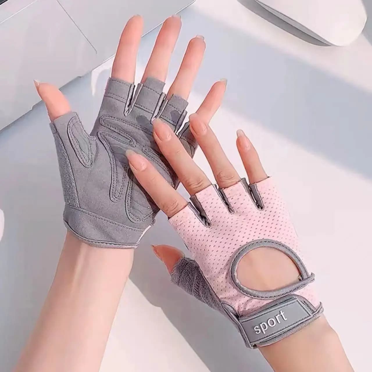 Guanti da allenamento con fasce da polso, protezione antiscivolo in silicone per il palmo, guanti da palestra per sollevamento pesi, colore rosa, per donna