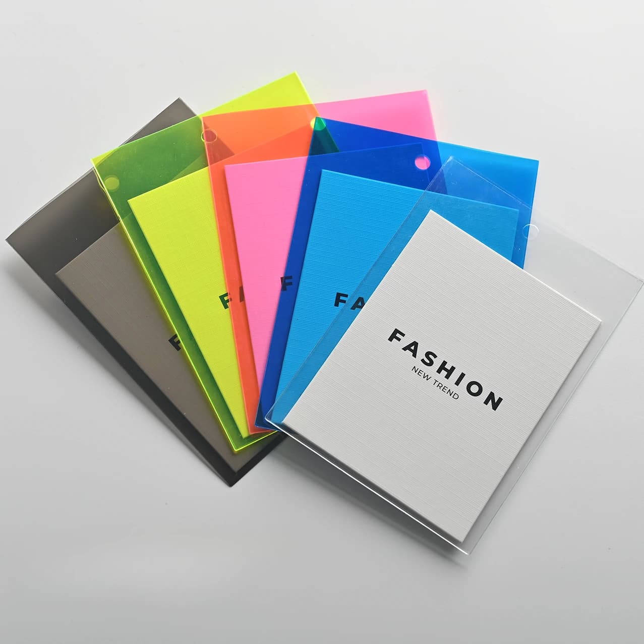 Hangtags Chic etichette per abbigliamento avanzate personalizzate in tinta unita brillanti loghi personalizzati per abbigliamento sacchetto di plastica in PVC generale