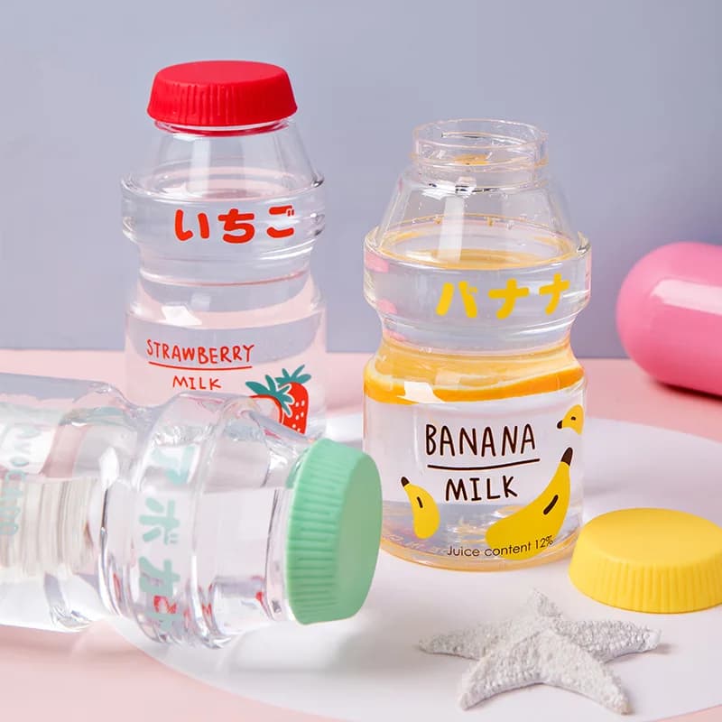 Bottiglia d'acqua in plastica Kawaii da 480 ml con cinturino per tazza Bottiglia per bere Forma Yakult Bottiglia per shaker in cartone per latte carino per bambini/ragazza/adulti