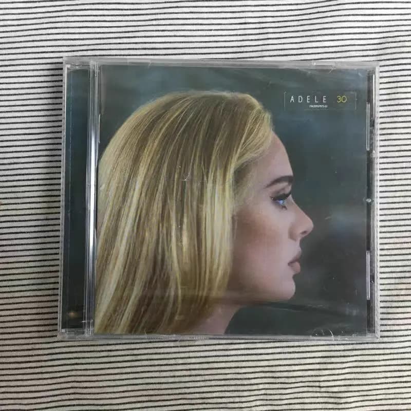 CD Adele 30 Deluxe: 15 Tracks Included Duet Version with Chris Stapleton of "Easy on Me" - Adele - 30 (Standard Edition CD)