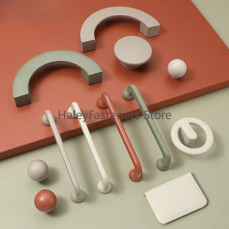 Maniglia per porta dell'armadio ad aria color crema moderna e semplice, scarpiera con cassetti a colori versatili in lega di zinco
