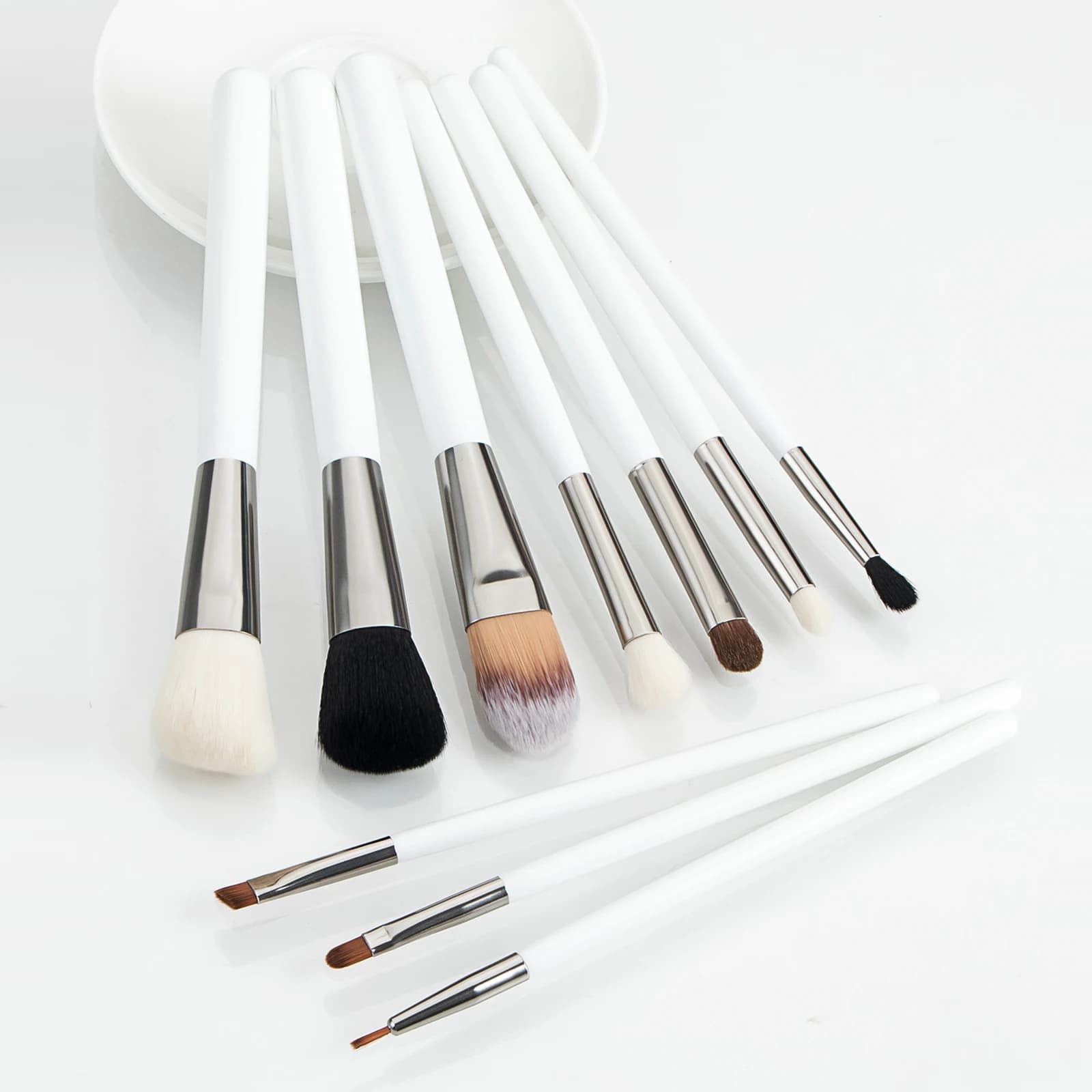 10Pcs White Makeup Brushes With Silver Ferrule Powder Contour Eyeliner Eyebrow Multi-function Portable Kit