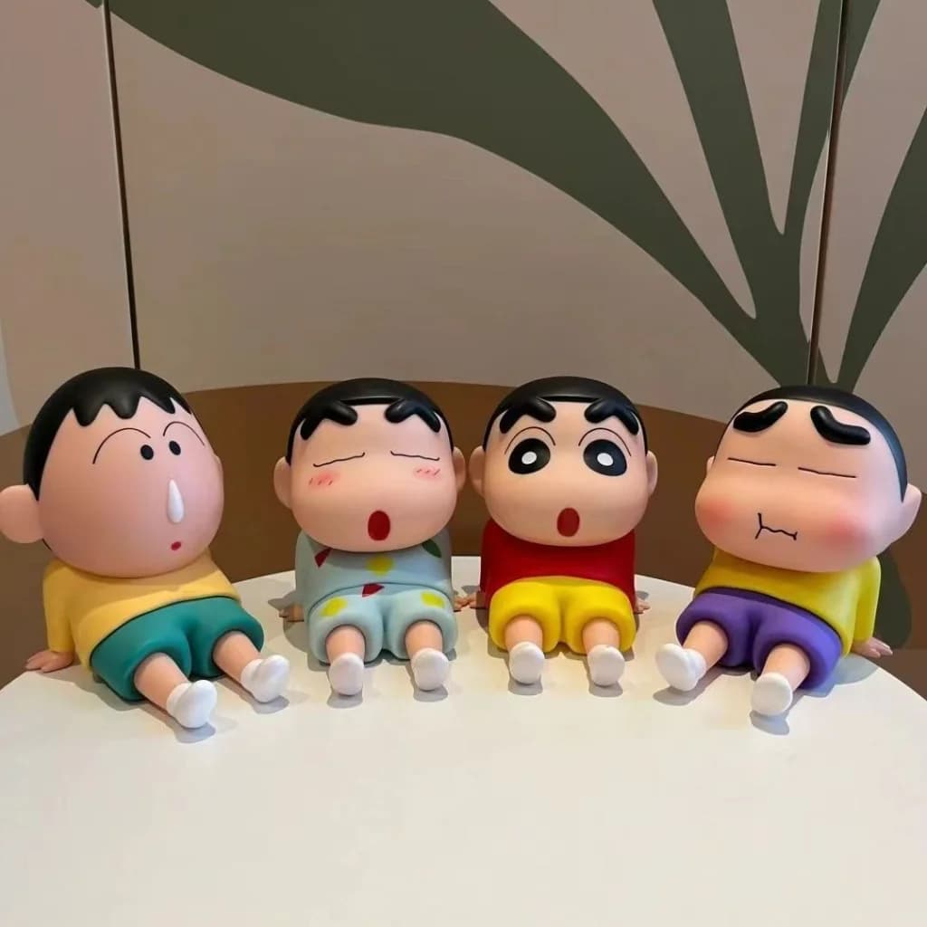 Supporto per cellulare 2026 Crayon Shinchan Anime Figures Toys con testa girevole, ornamento da scrivania/comodino