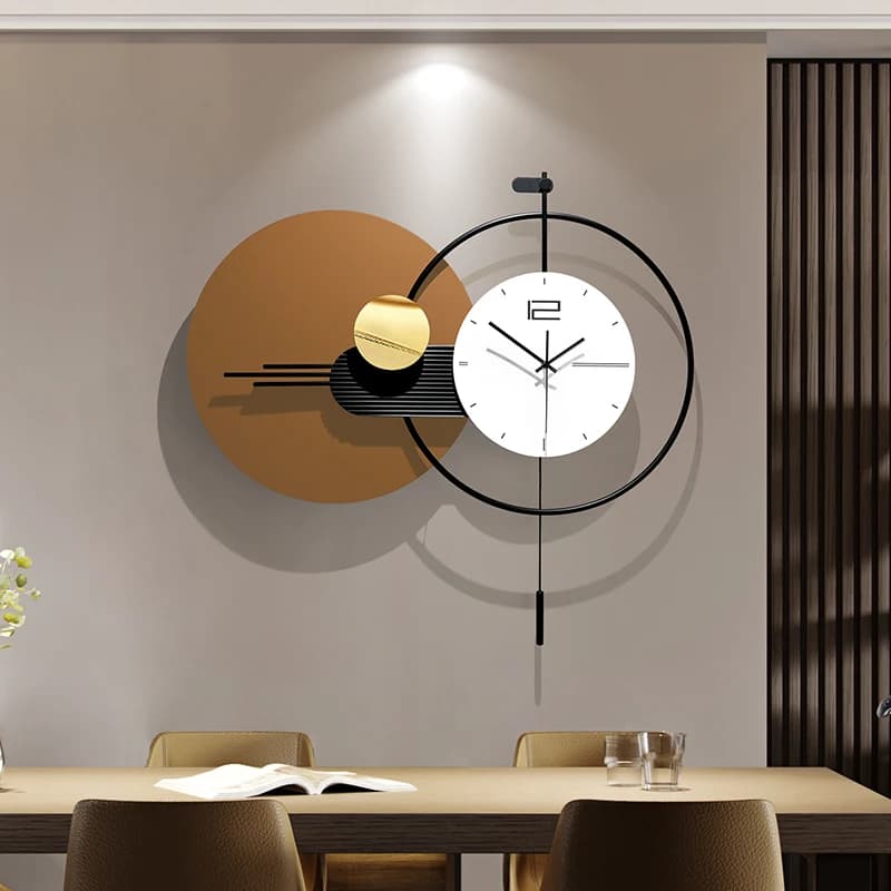 Orologio da parete alla moda con lancette nordiche Orologio da parete moderno di grandi dimensioni in metallo con pendolo Nessun suono Classico Reloj De Pared Articoli per la casa