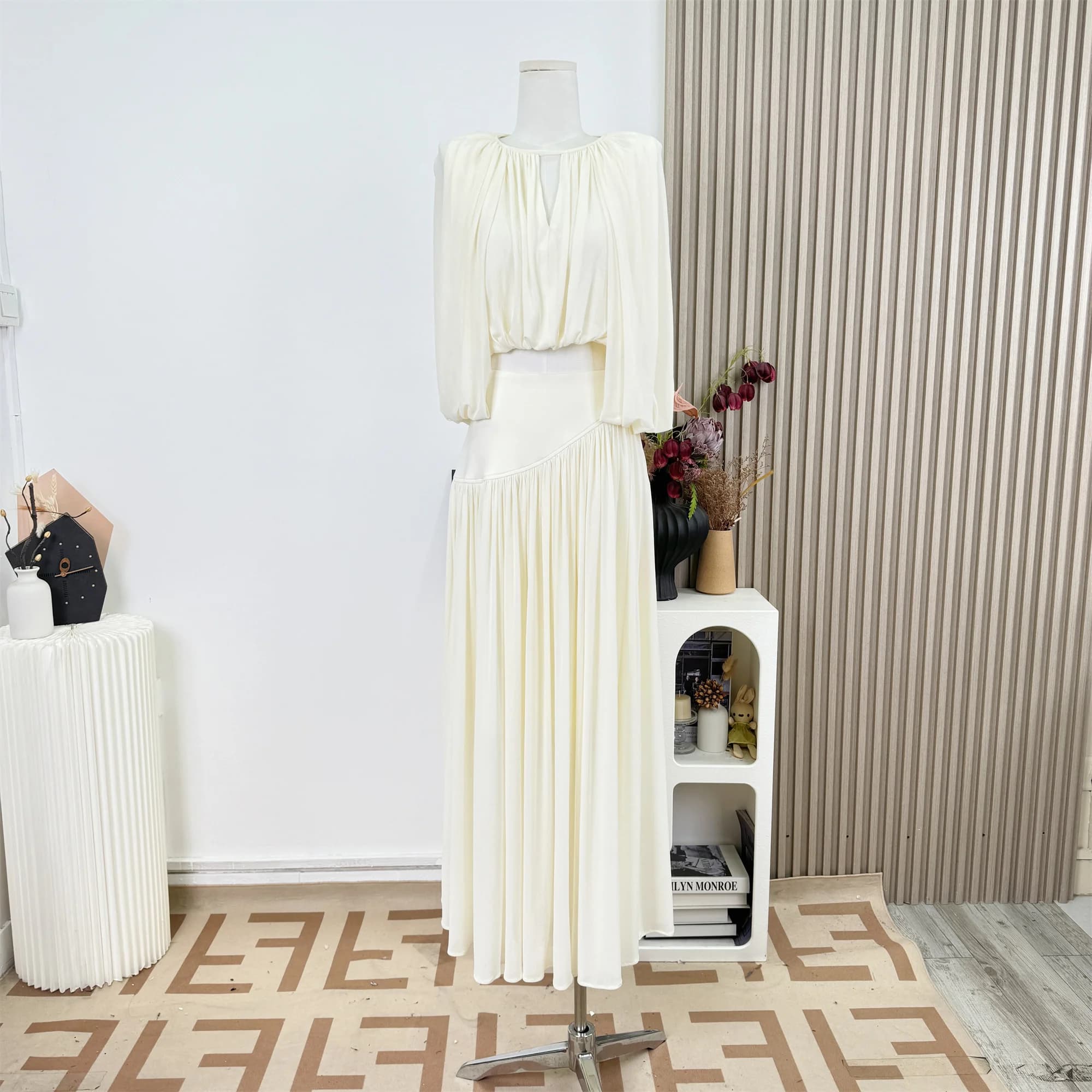 Elegant Women's Summer Dress: Top Corto with Neckline O and Half Sleeve + Long skirt Trapezio