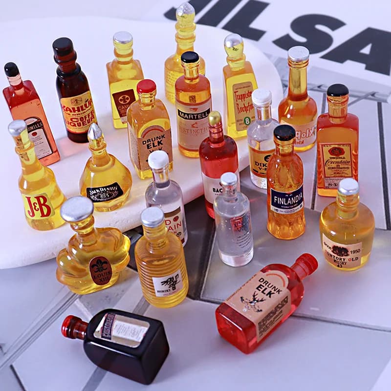 10 pezzi miniatura casa delle bambole bottiglia d'acqua modello bottiglia di vino straniero bevande Mini Play cucina per bambola cibo giocattolo accessori regalo
