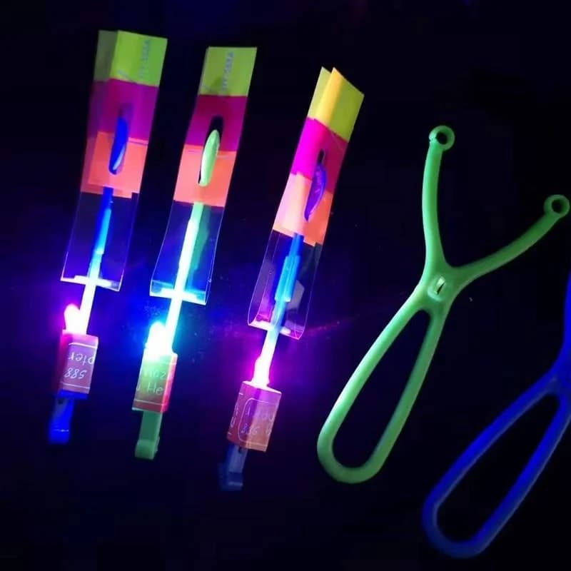 Giocattolo Luminoso per Bambini: Fionda con Elastico per Lanciare Dardi, Modello Maschile, Lancio Notturno a Tema Fiabesco